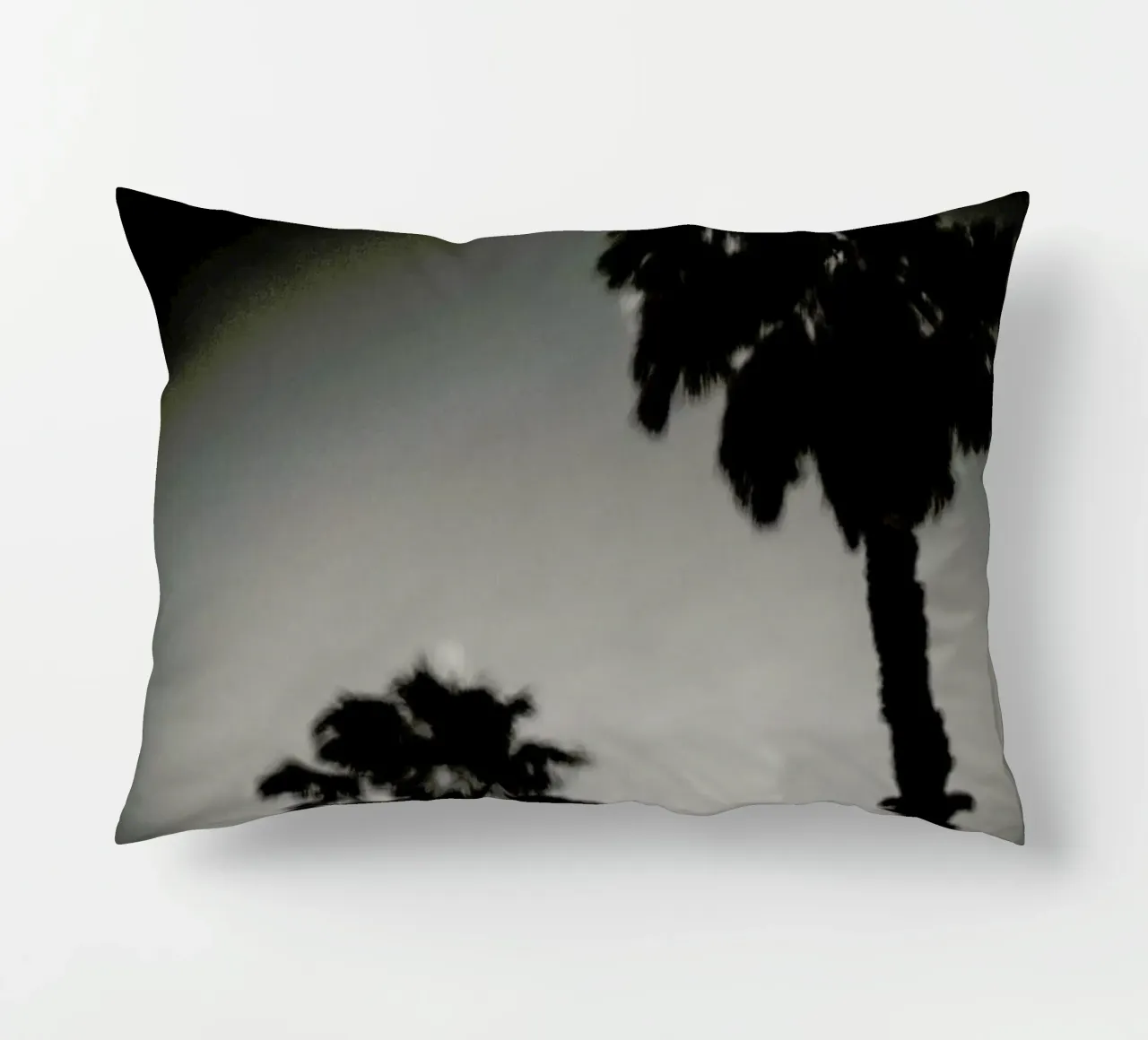 Why are palm trees so damn happy? Kissen von Tal Paz-Fridman