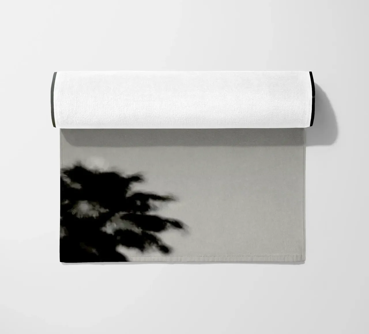 Why are palm trees so damn happy? telo mare da Tal Paz-Fridman