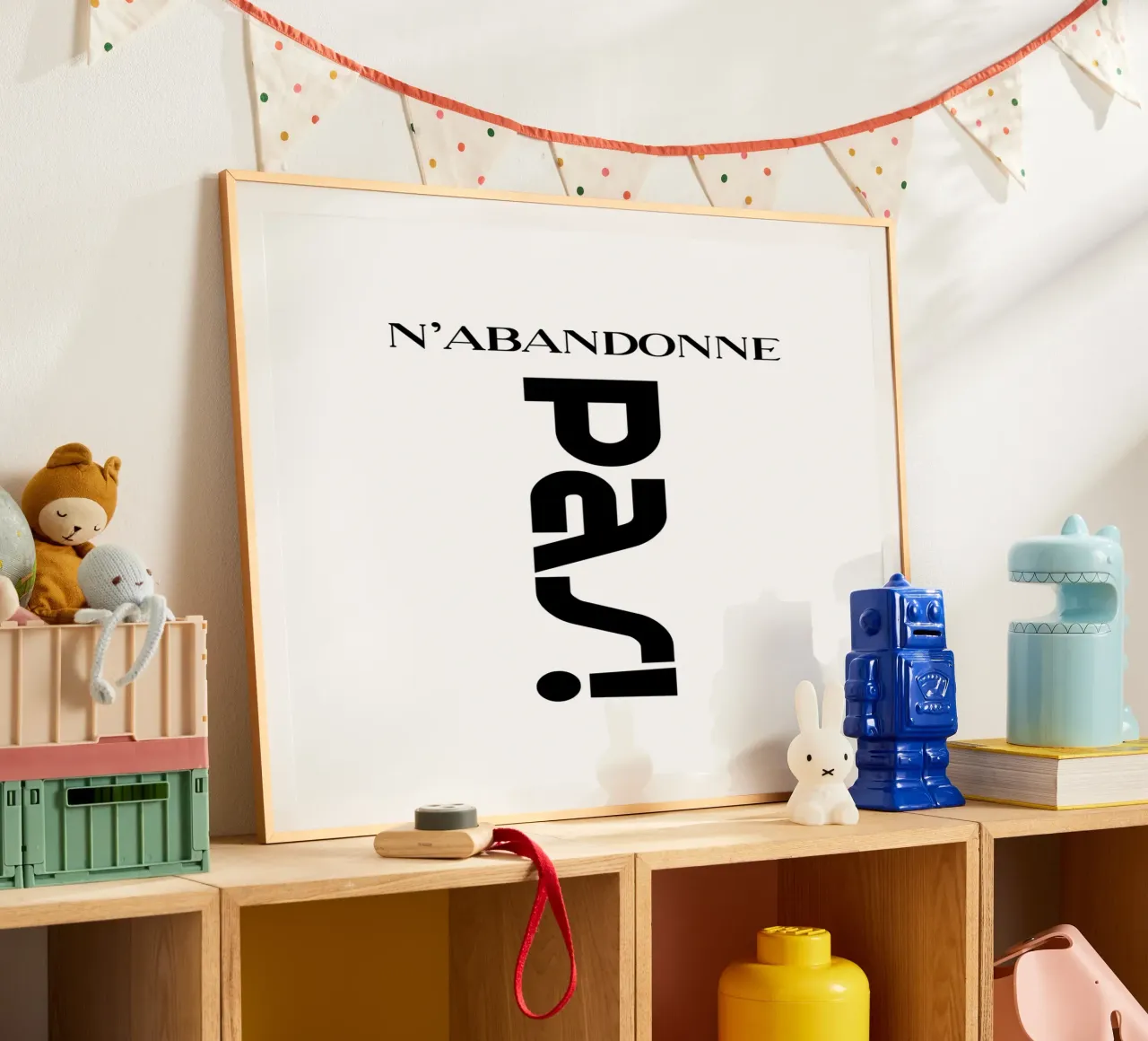 N'Abandonne Pas Tipografia moderna e semplice poster con telaio in legno da YV TYPOGRAPHY