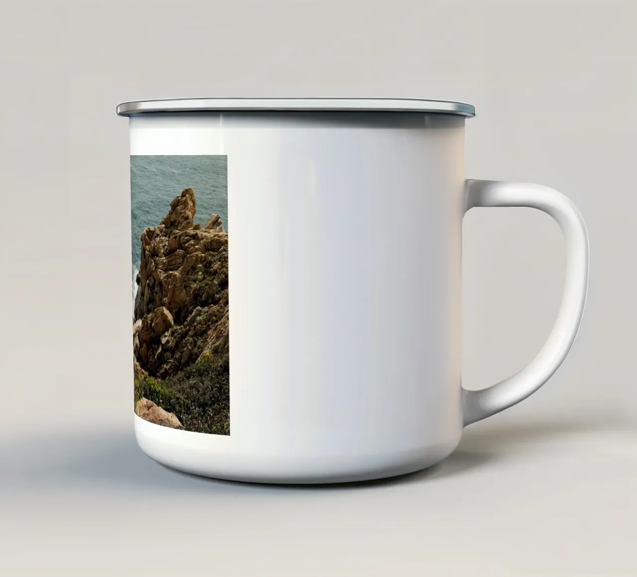 Rugged Coastline Serenity tazza in smalto da FujiPrints