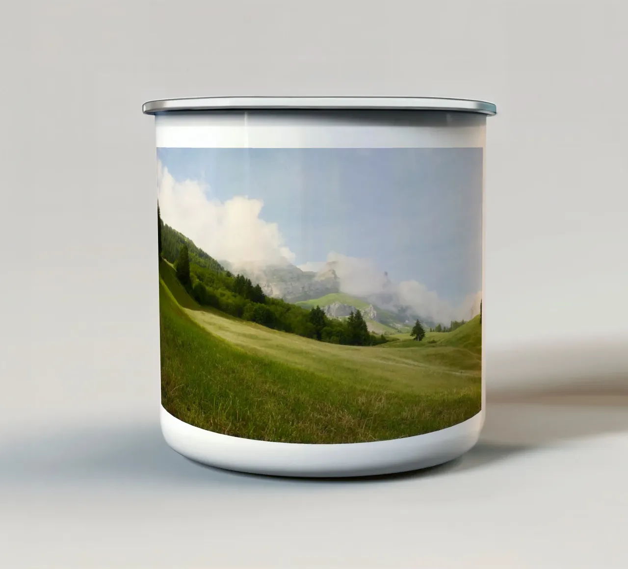 Misty Alpine Meadows tazza in smalto da FujiSwiss