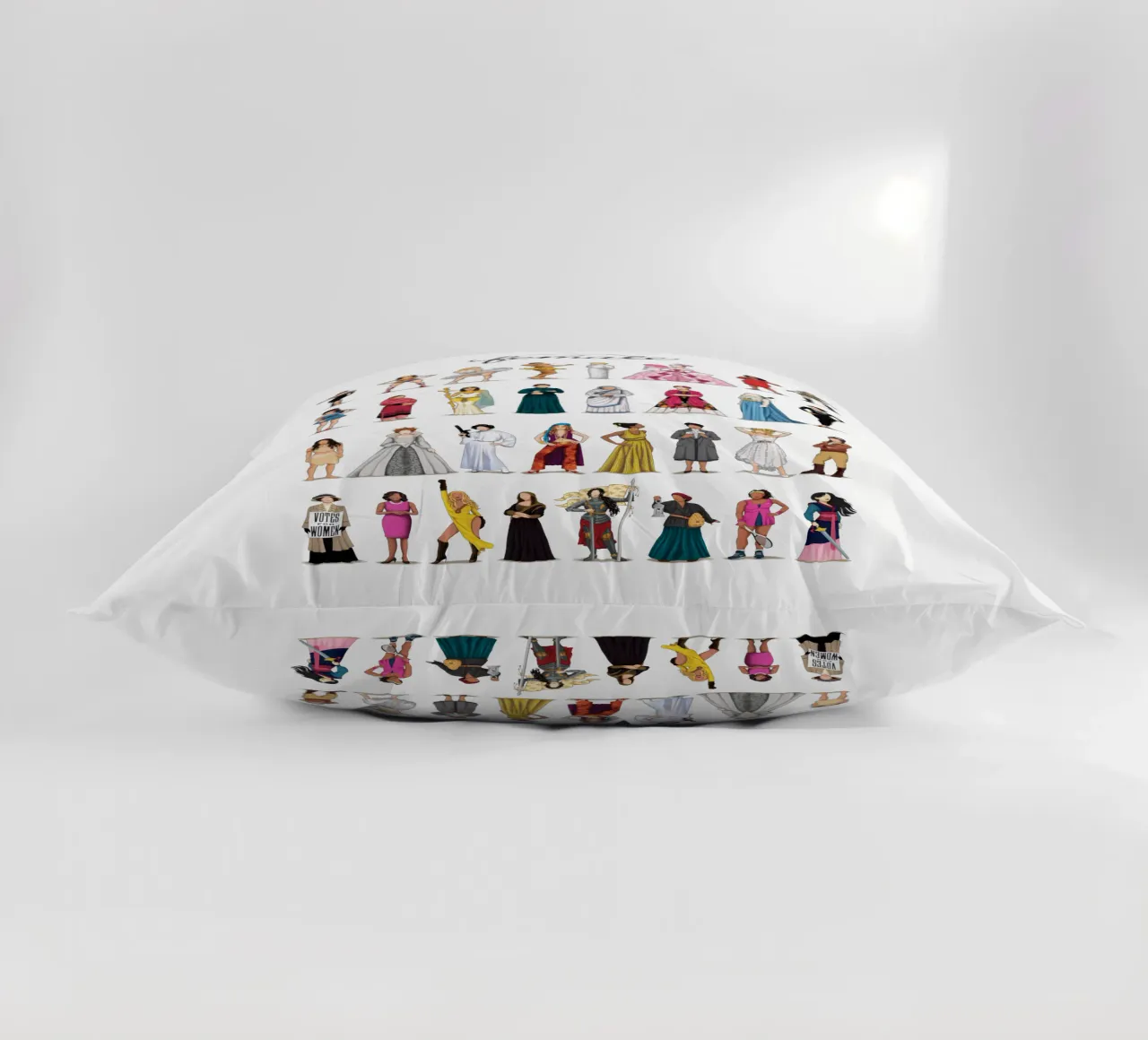 The Future Is Female kussen van Nour Tohme