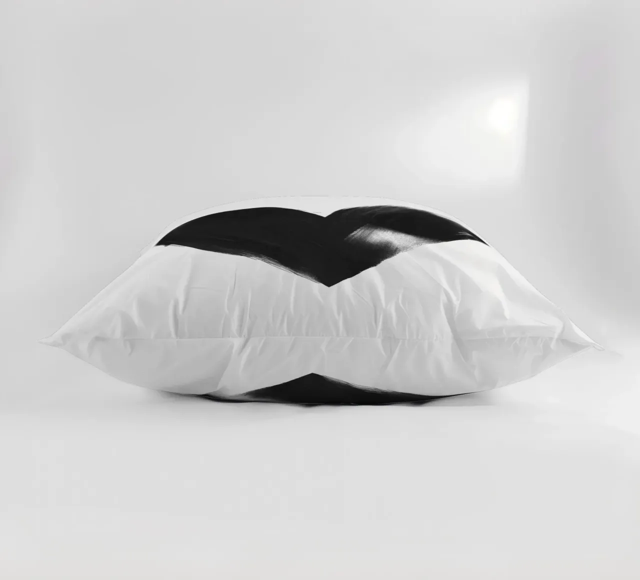Cuore dipinto cuscino da Katja Stehle Design