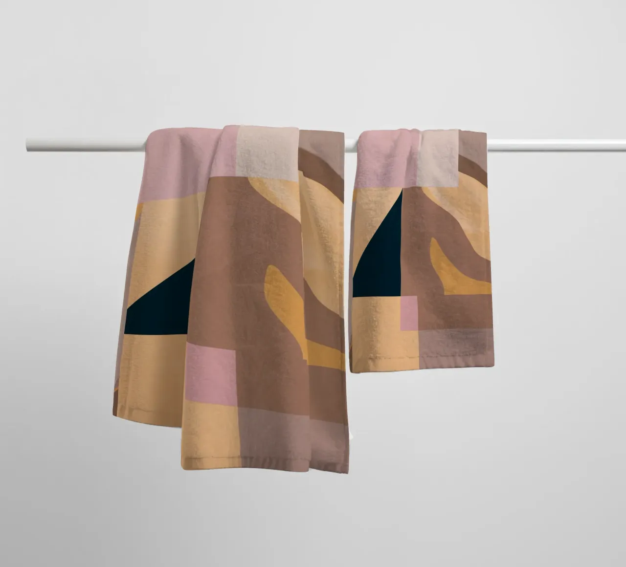 Moderne Abstraktion Mokka Mousse 2 Handtuch von Gaite