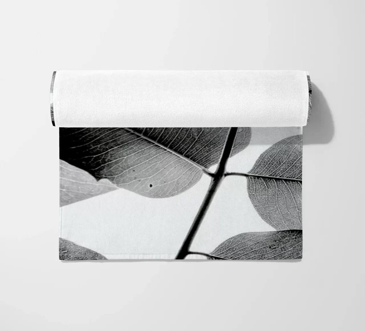 Experiments with Leaves 1 Strandtuch von Tal Paz-Fridman