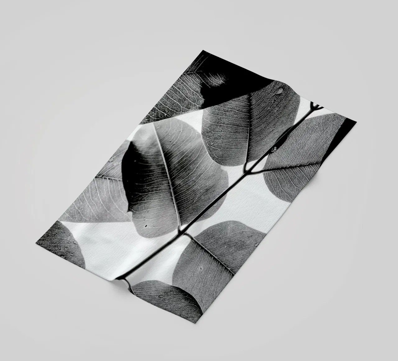 Experiments with Leaves 1 Strandtuch von Tal Paz-Fridman