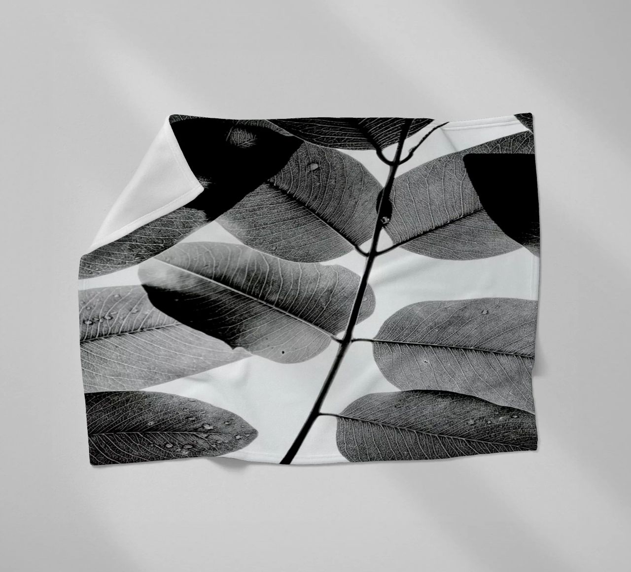 Experiments with Leaves 1 coperta in pile da Tal Paz-Fridman