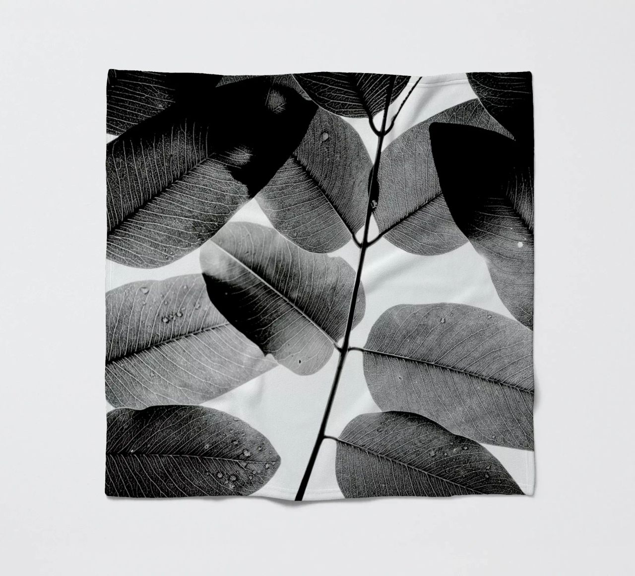 Experiments with Leaves 1 coperta in pile da Tal Paz-Fridman