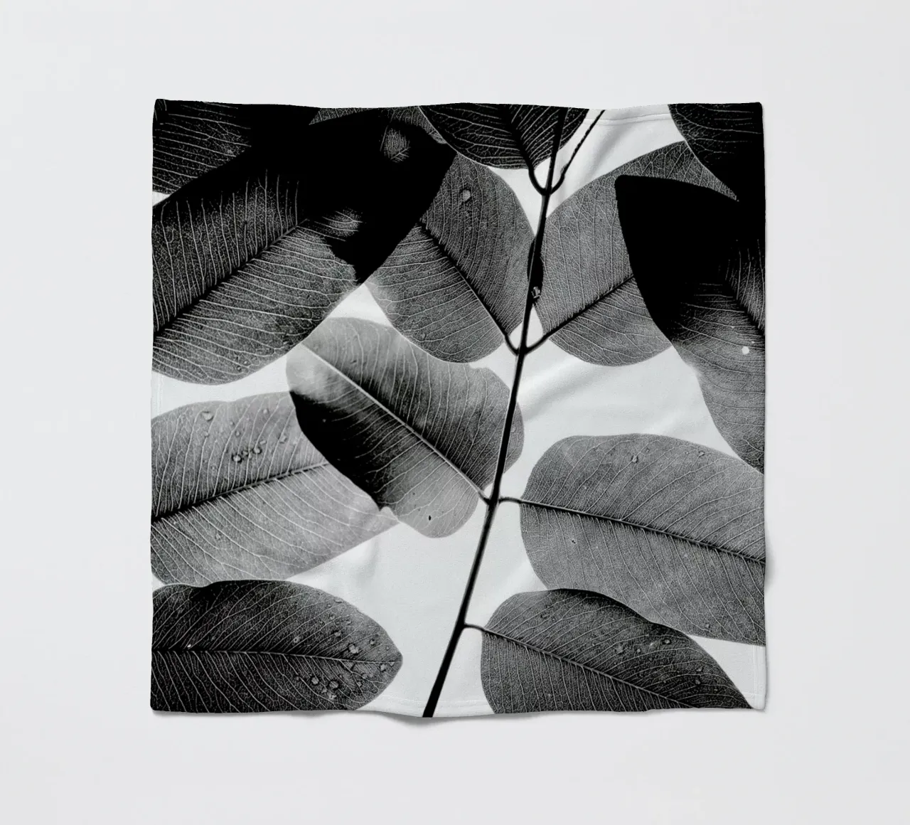 Experiments with Leaves 1 fleecedeken van Tal Paz-Fridman