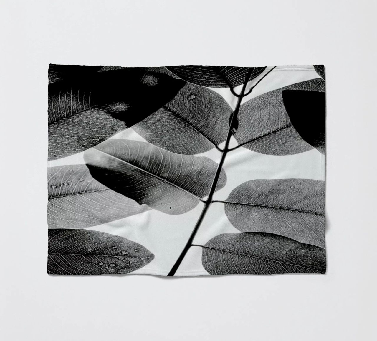 Experiments with Leaves 1 coperta in pile da Tal Paz-Fridman