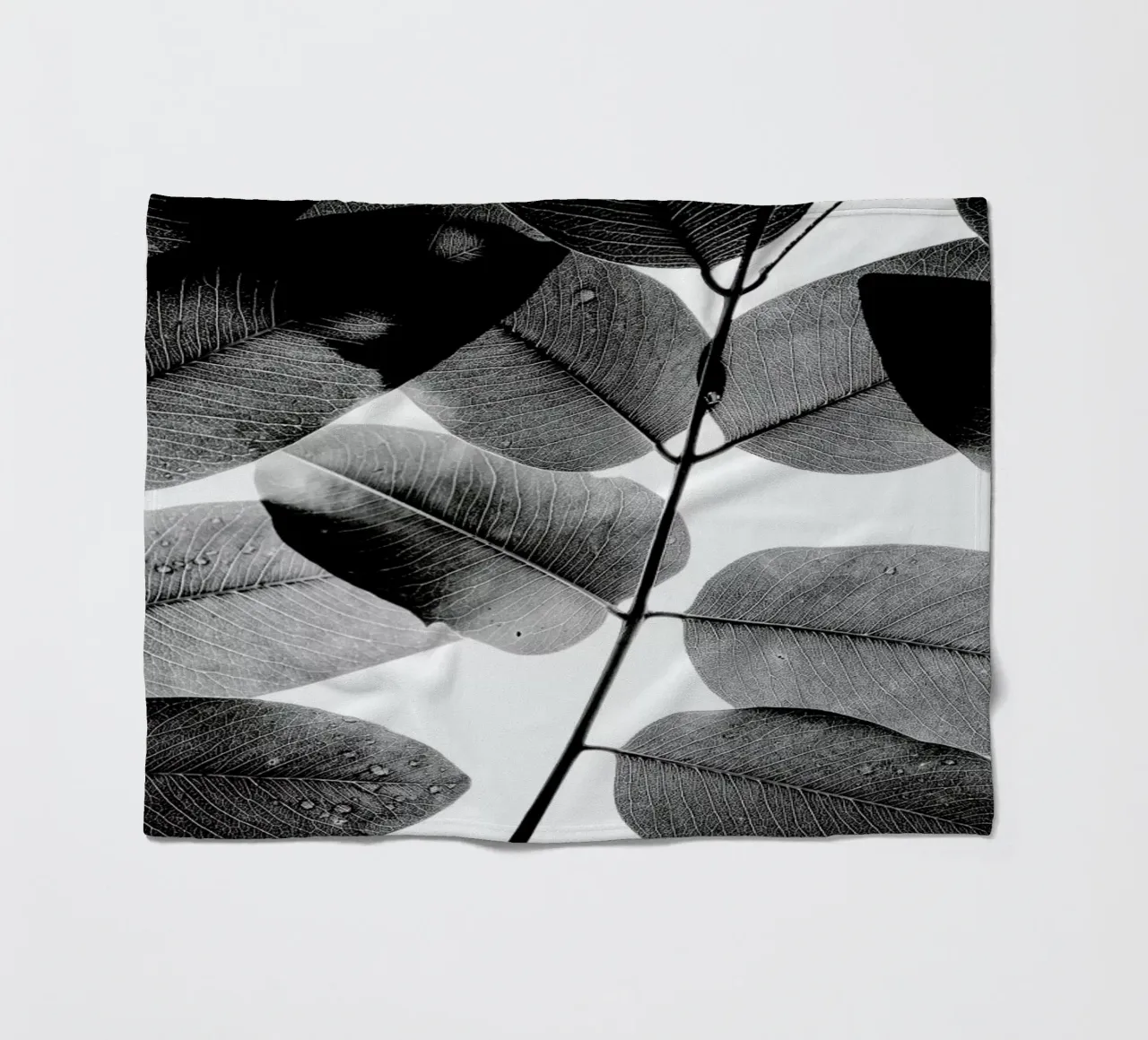 Experiments with Leaves 1 fleecedeken van Tal Paz-Fridman
