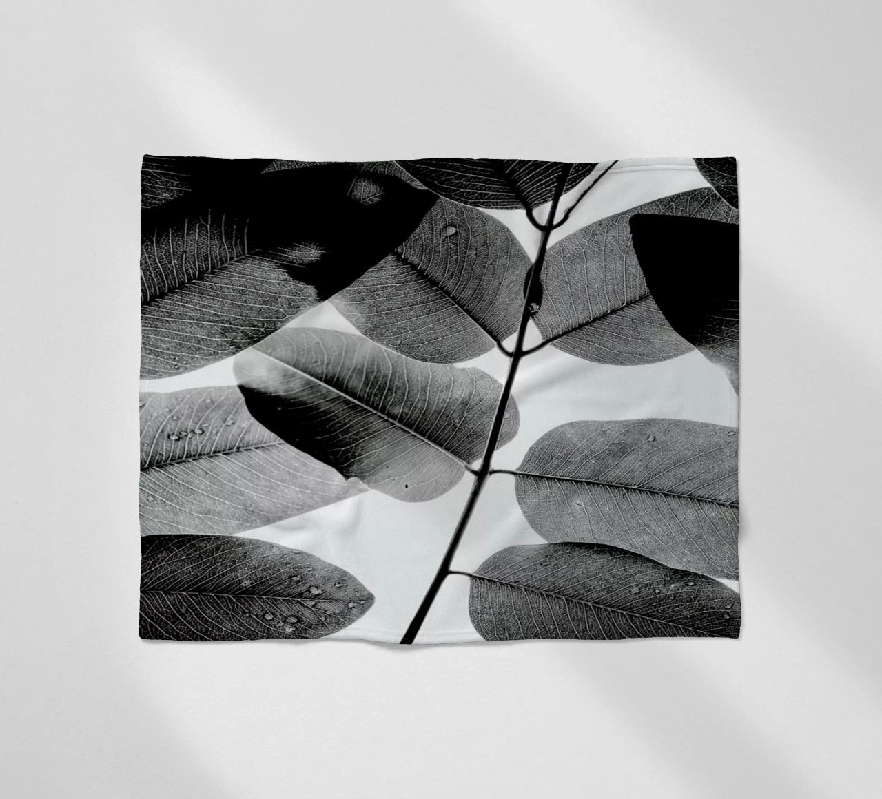 Experiments with Leaves 1 coperta in pile da Tal Paz-Fridman