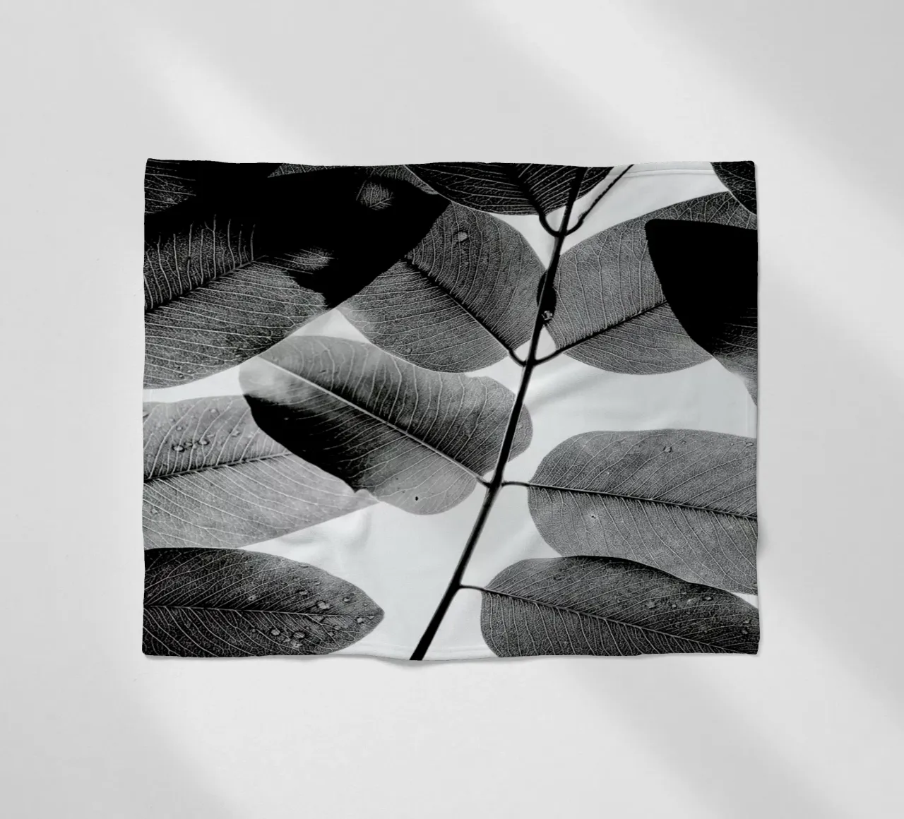 Experiments with Leaves 1 fleecedeken van Tal Paz-Fridman