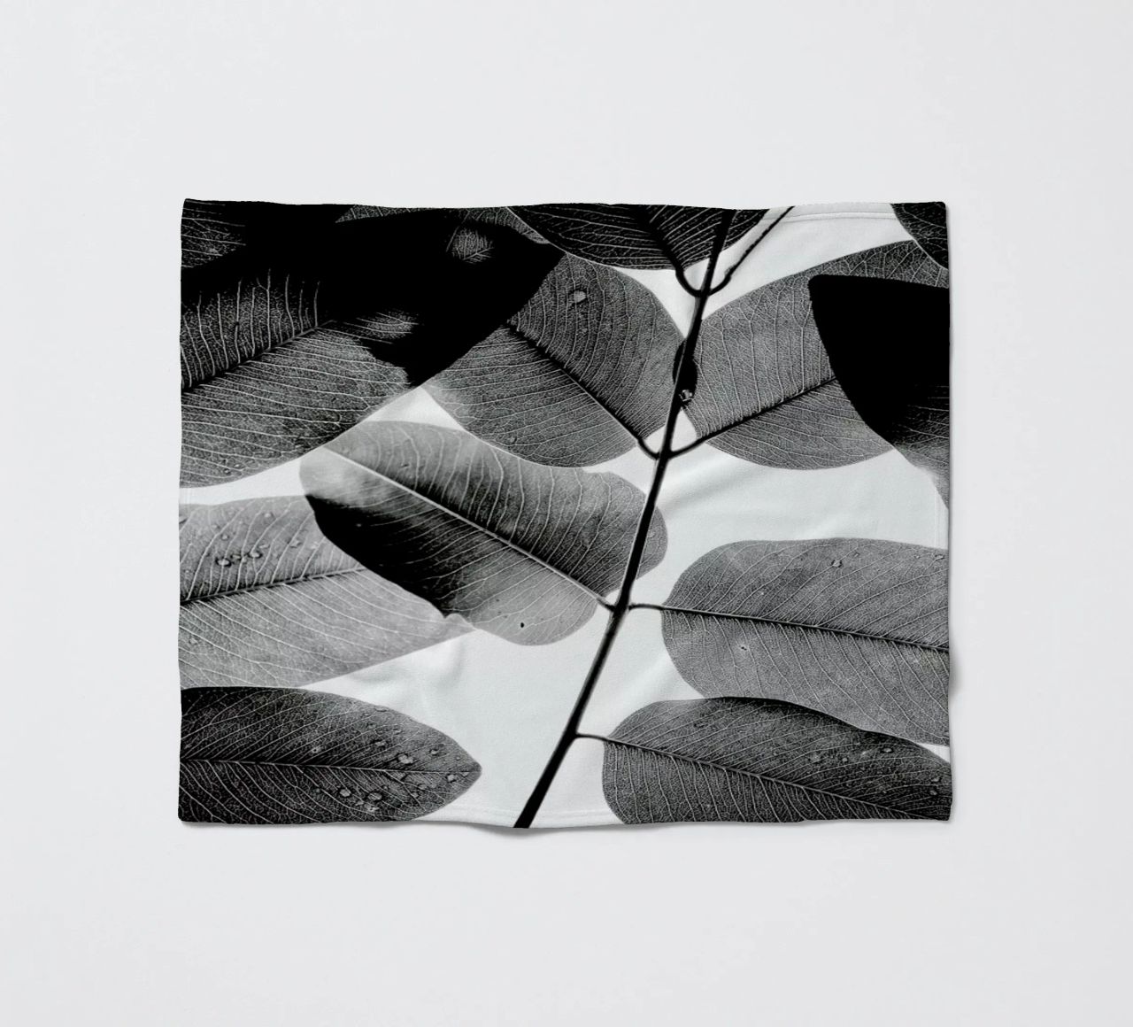 Experiments with Leaves 1 coperta in pile da Tal Paz-Fridman