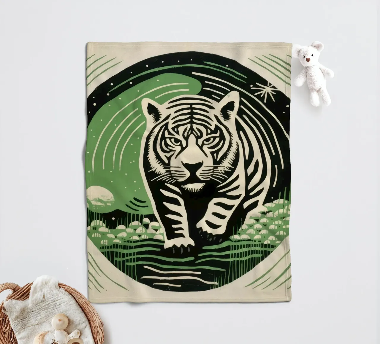 Green Tiger 3 Fleecedecke von Minimal Animal Art