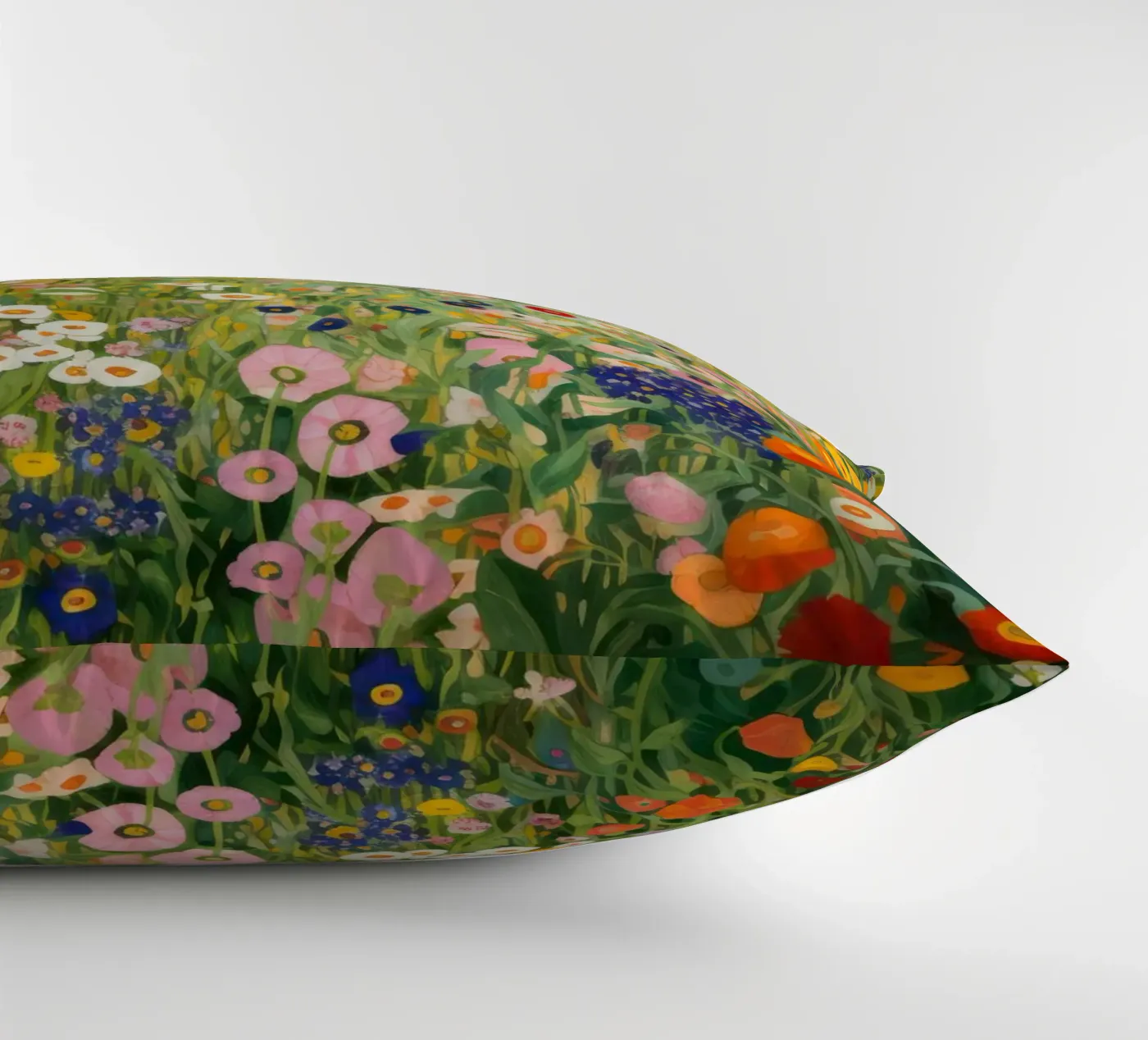 Gustav Klimt, Giardino di fiori rosa e verde cuscino da Peaches Art Prints