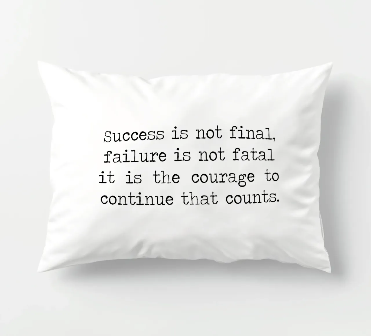 Il successo non è definitivo, il fallimento non è fatale. Citazione sul coraggio cuscino da Summer Soul Co. - Quotes