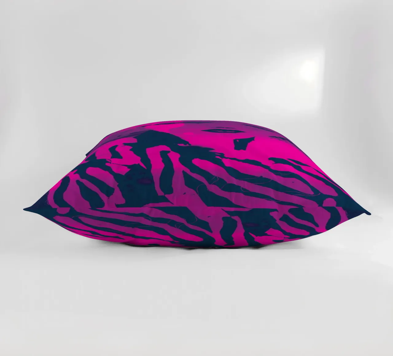 fucsia cuscino da Giulio Iurissevich