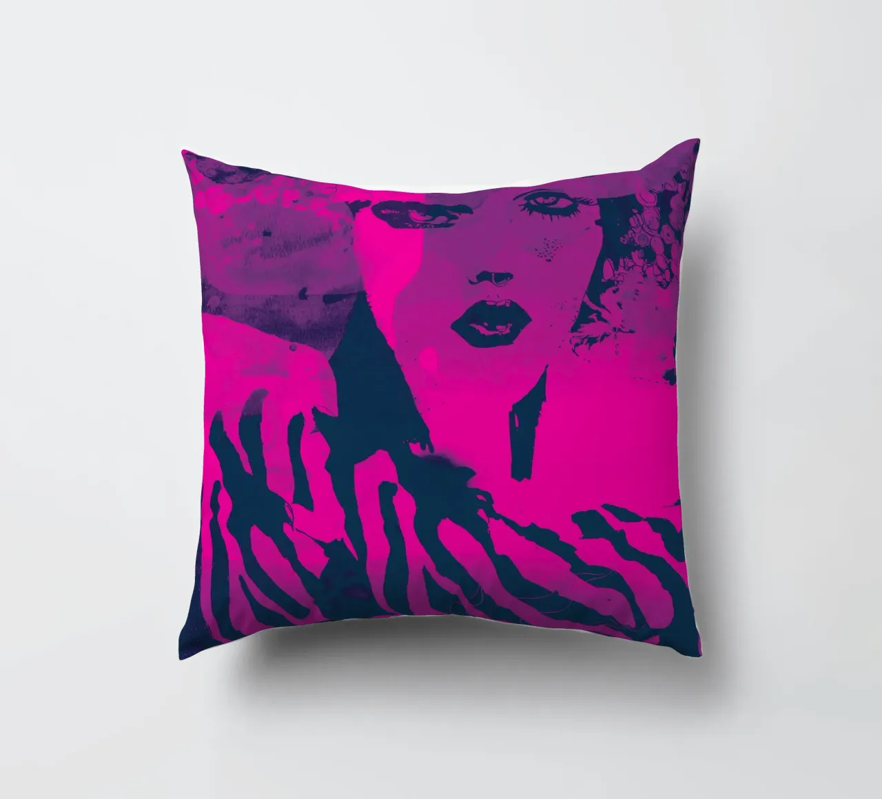 fucsia cuscino da Giulio Iurissevich