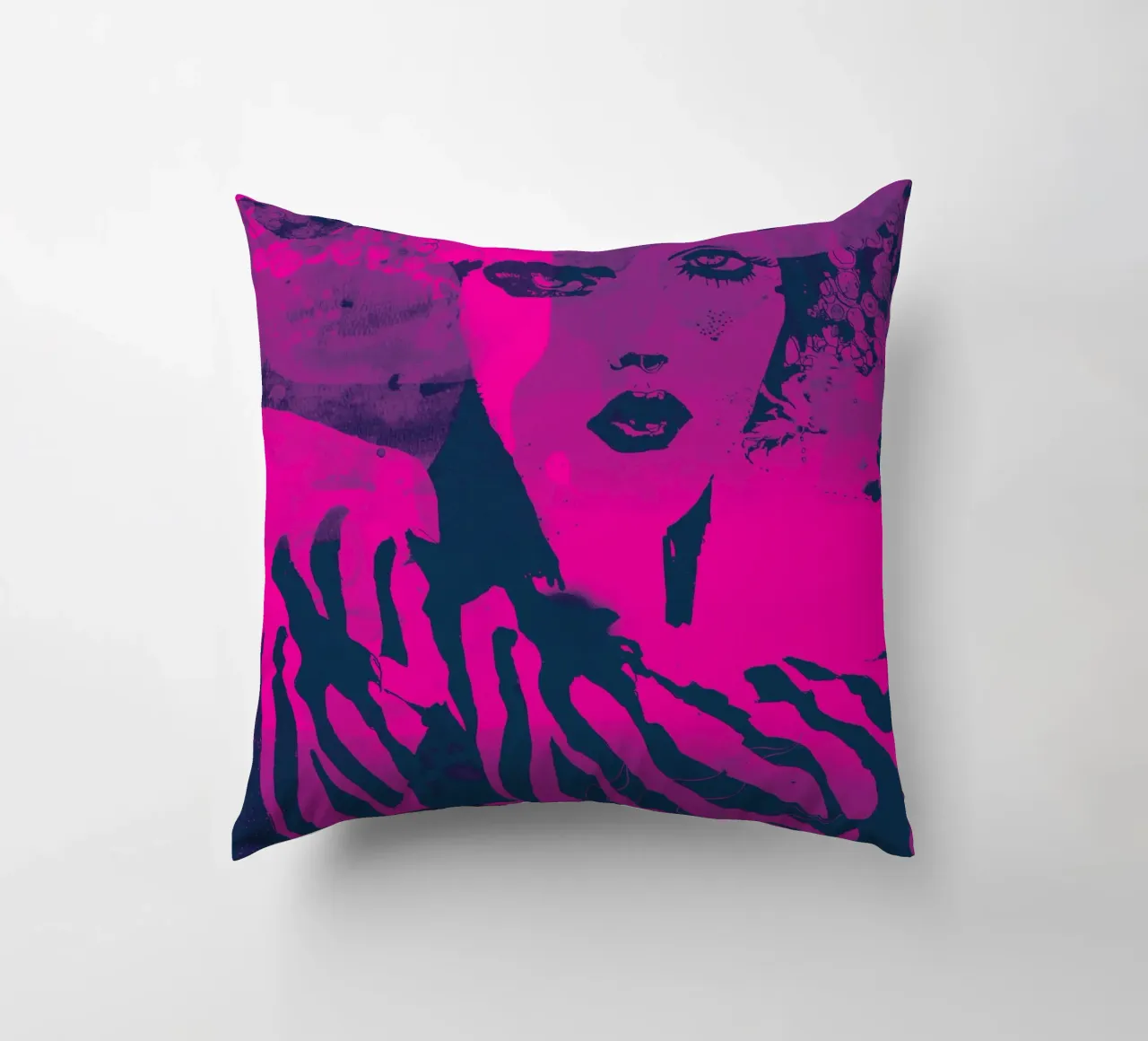 fucsia cuscino da Giulio Iurissevich