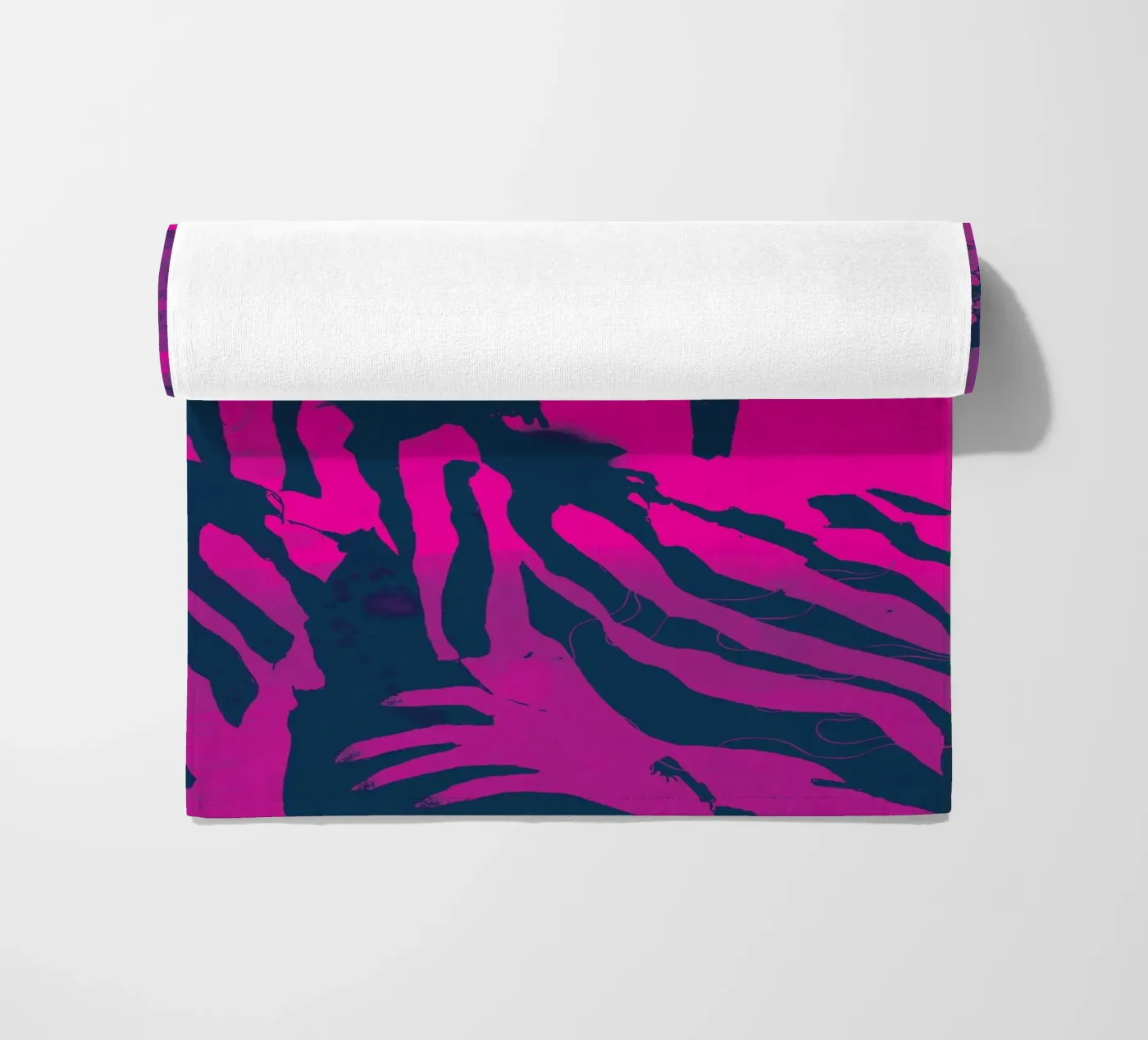 fuchsia strandhanddoek van Giulio Iurissevich