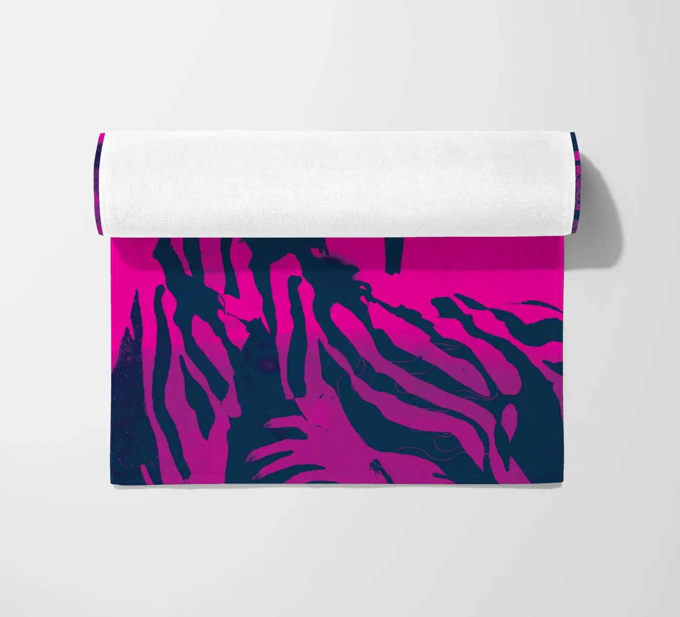 fuchsia strandhanddoek van Giulio Iurissevich
