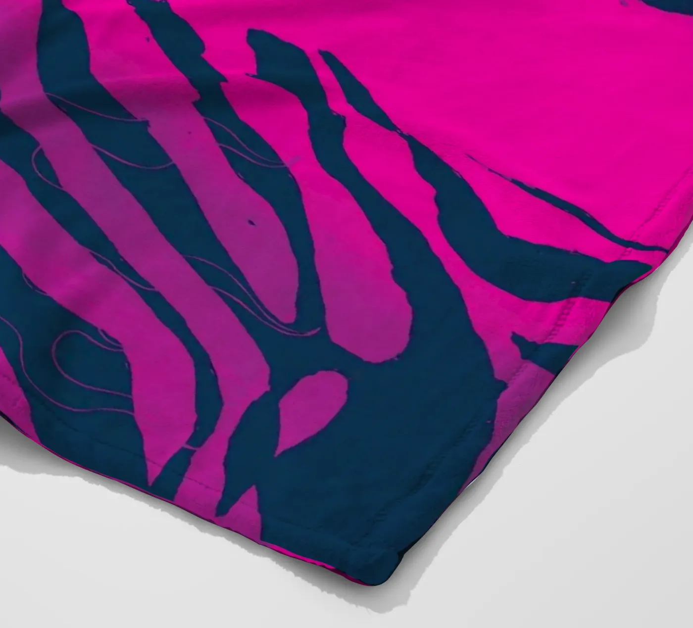 fuchsia fleecedeken van Giulio Iurissevich