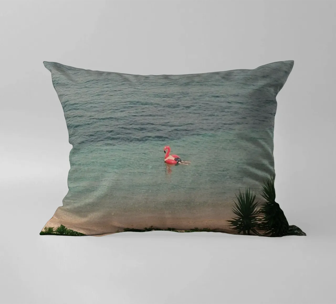 Pink Flamingo Float cuscino da FujiPrints
