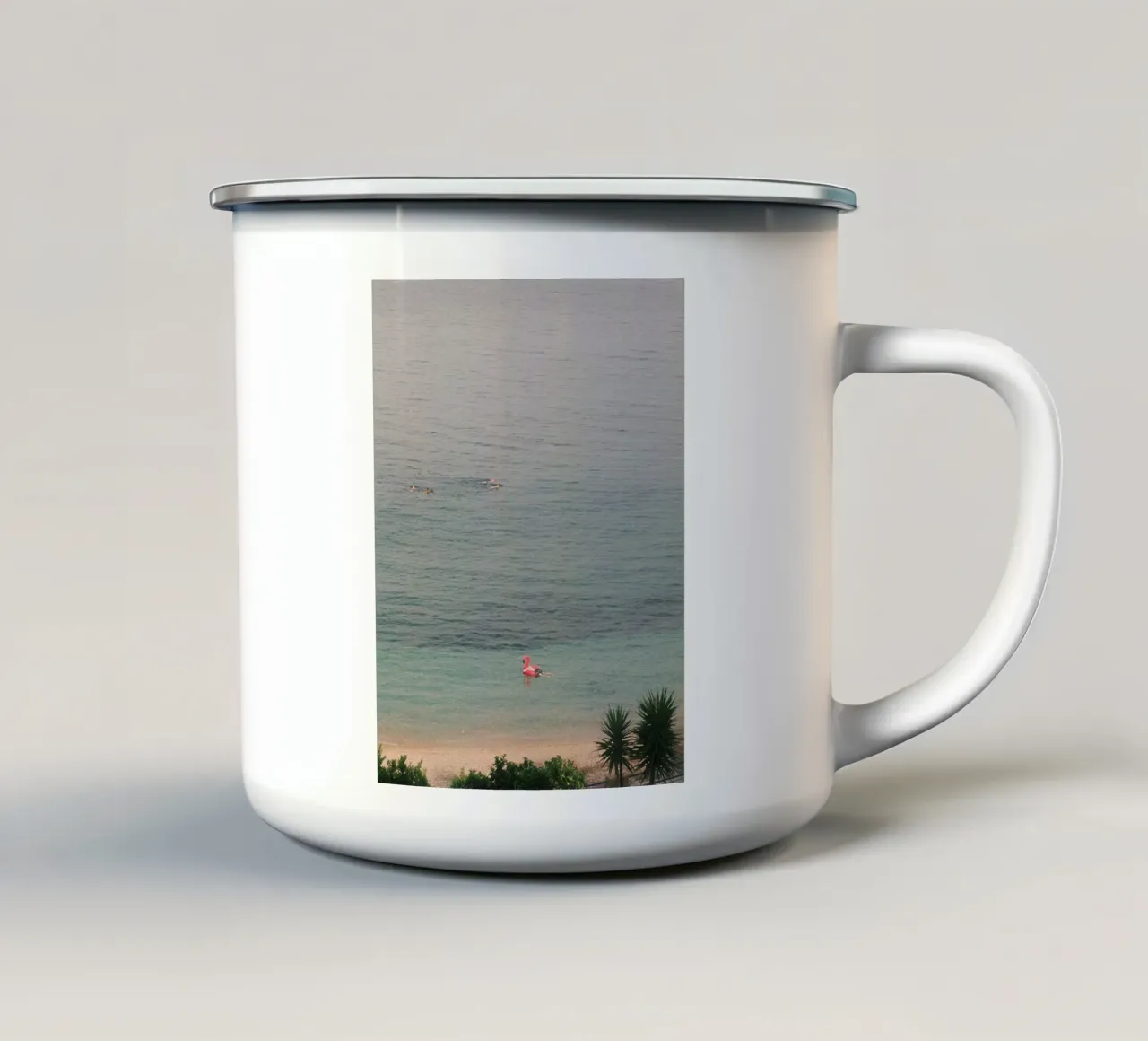Pink Flamingo Float tazza in smalto da FujiPrints