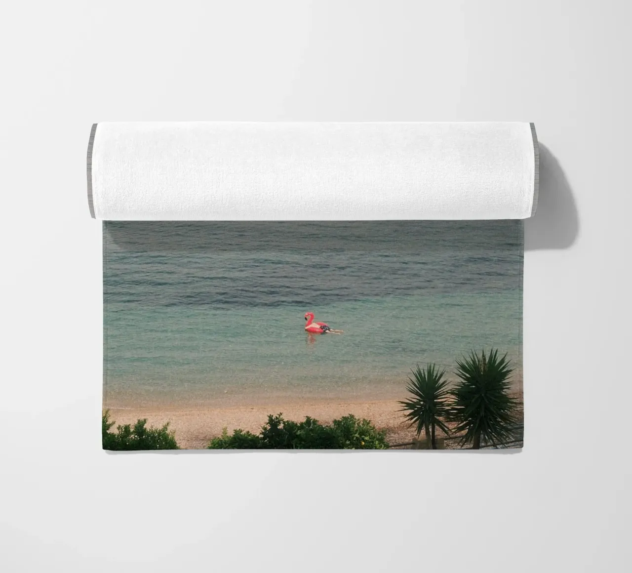Pink Flamingo Float telo mare da FujiPrints