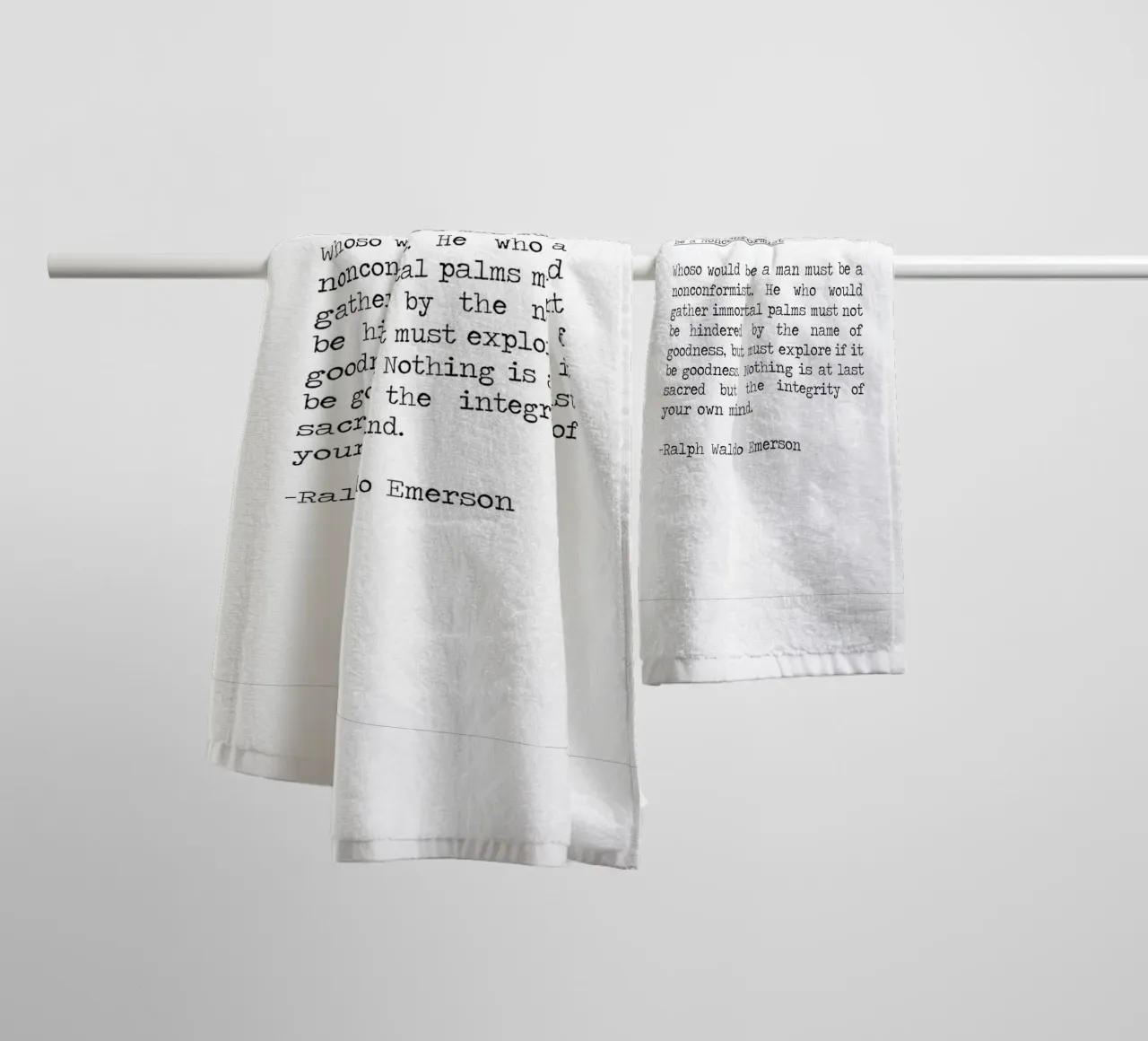 Wees een non-conformist integriteit is heilig, Ralph Waldo Emerson badhanddoek van Summer Soul Co. - Quotes