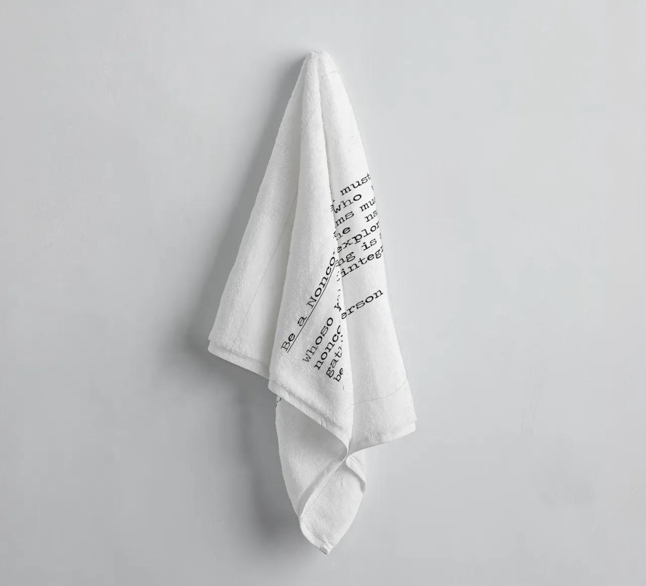 Wees een non-conformist integriteit is heilig, Ralph Waldo Emerson badhanddoek van Summer Soul Co. - Quotes