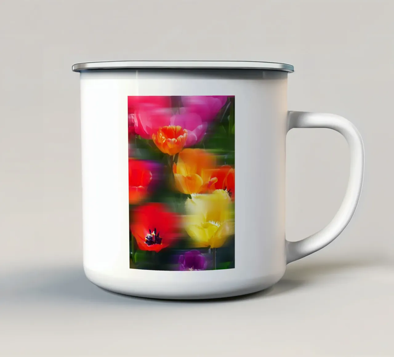 Fiori vibranti in movimento tazza in smalto da Dagmar Pels