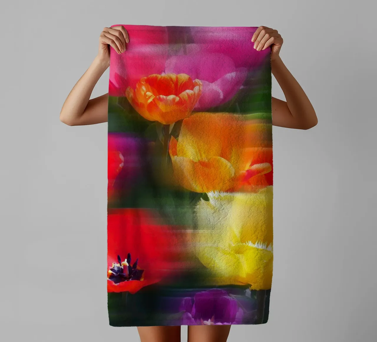Vibrant Moving Flowers towel by Dagmar Pels
