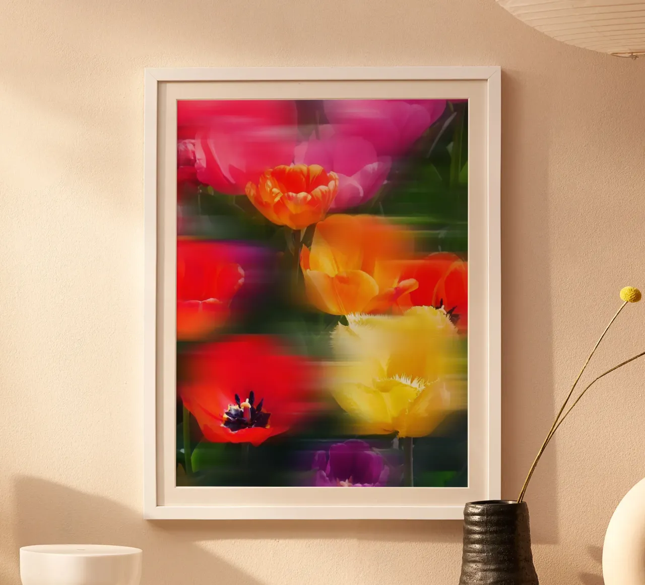 Fiori vibranti in movimento poster con telaio in alluminio da Dagmar Pels