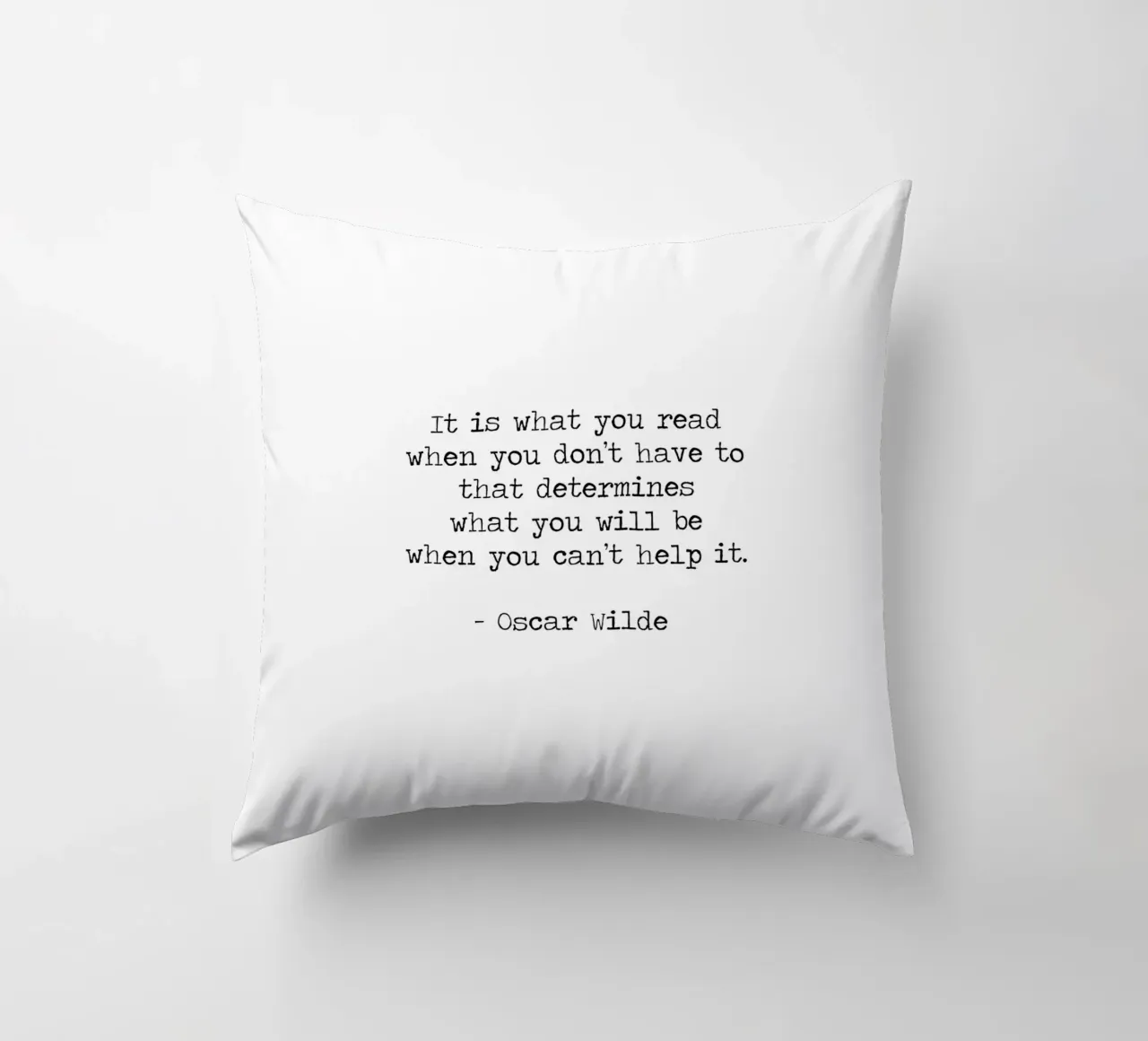 What you read defines you - Oscar Wilde Reading Book Quote cuscino da Summer Soul Co. - Quotes