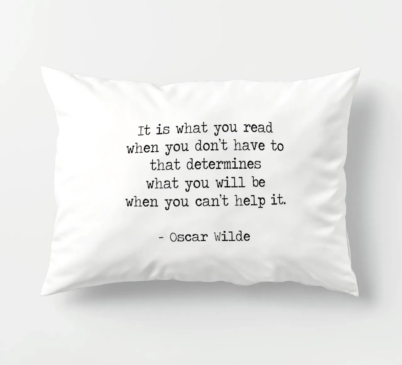 What you read defines you - Oscar Wilde Reading Book Quote kussen van Summer Soul Co. - Quotes