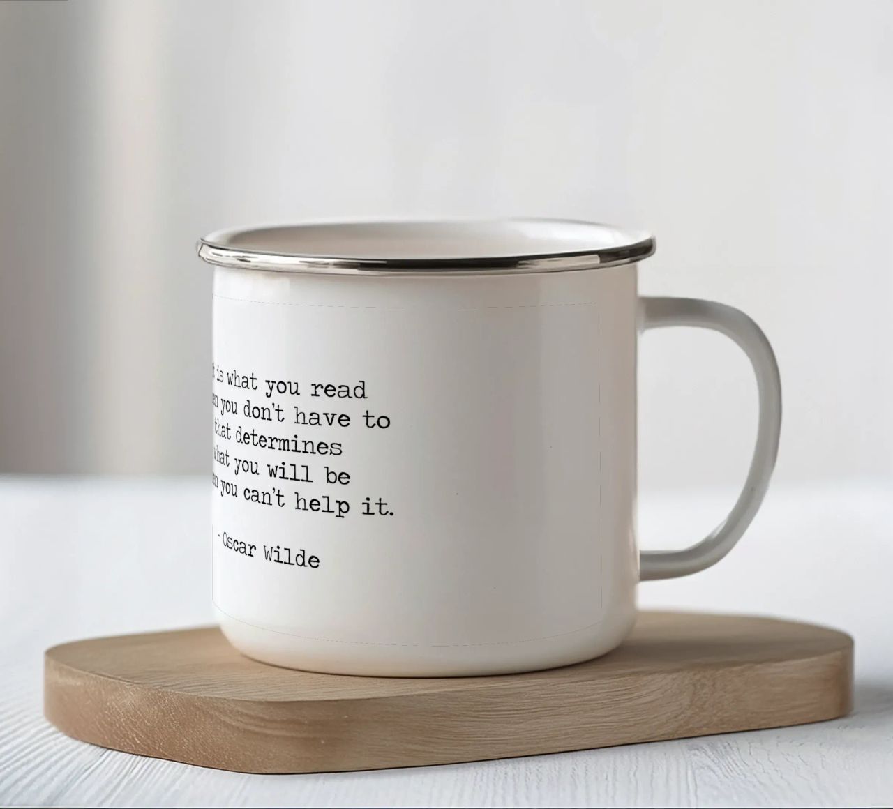 What you read defines you - Oscar Wilde Reading Book Quote tazza in smalto da Summer Soul Co. - Quotes