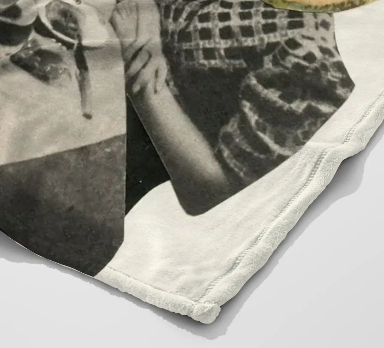 Tea Party coperta in pile da Cassia Beck Collage