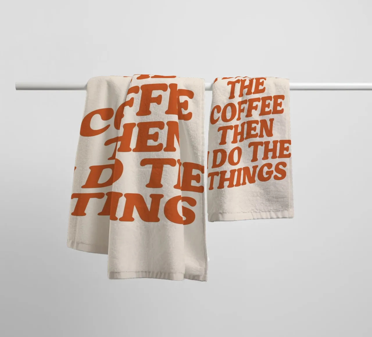 Kaffee erstes Zitat, Cafe, Kaffeeliebhaber Handtuch von pdigitalprints