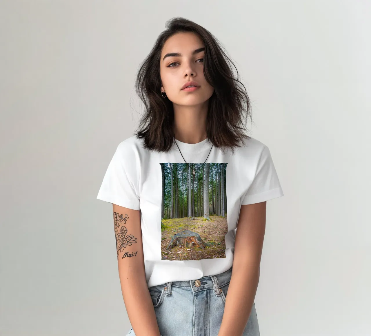 Ceppo di albero in una fitta foresta di conifere t-shirt da Marcus Beckert | Fotografie