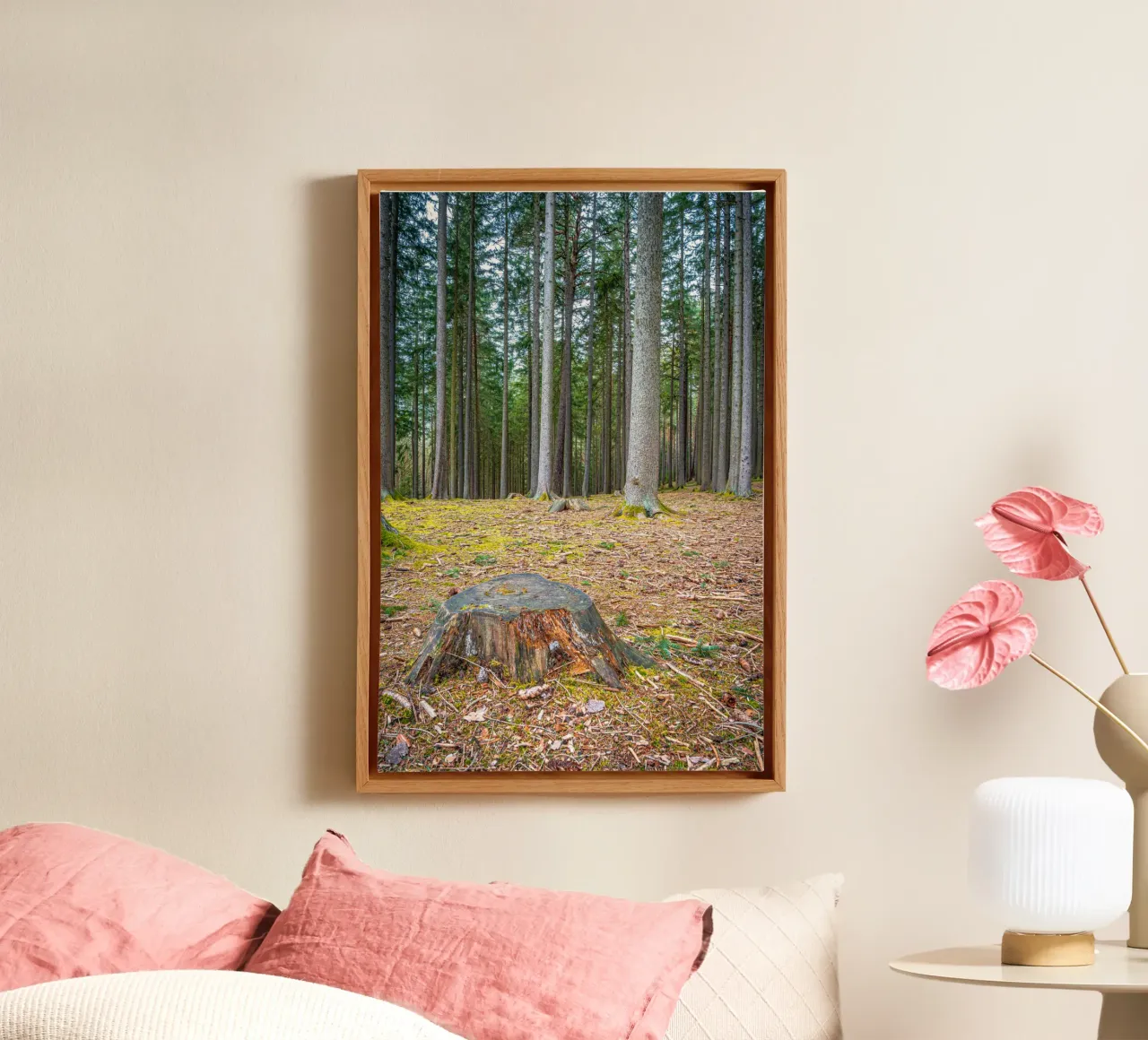 Ceppo di albero in una fitta foresta di conifere tela da Marcus Beckert | Fotografie