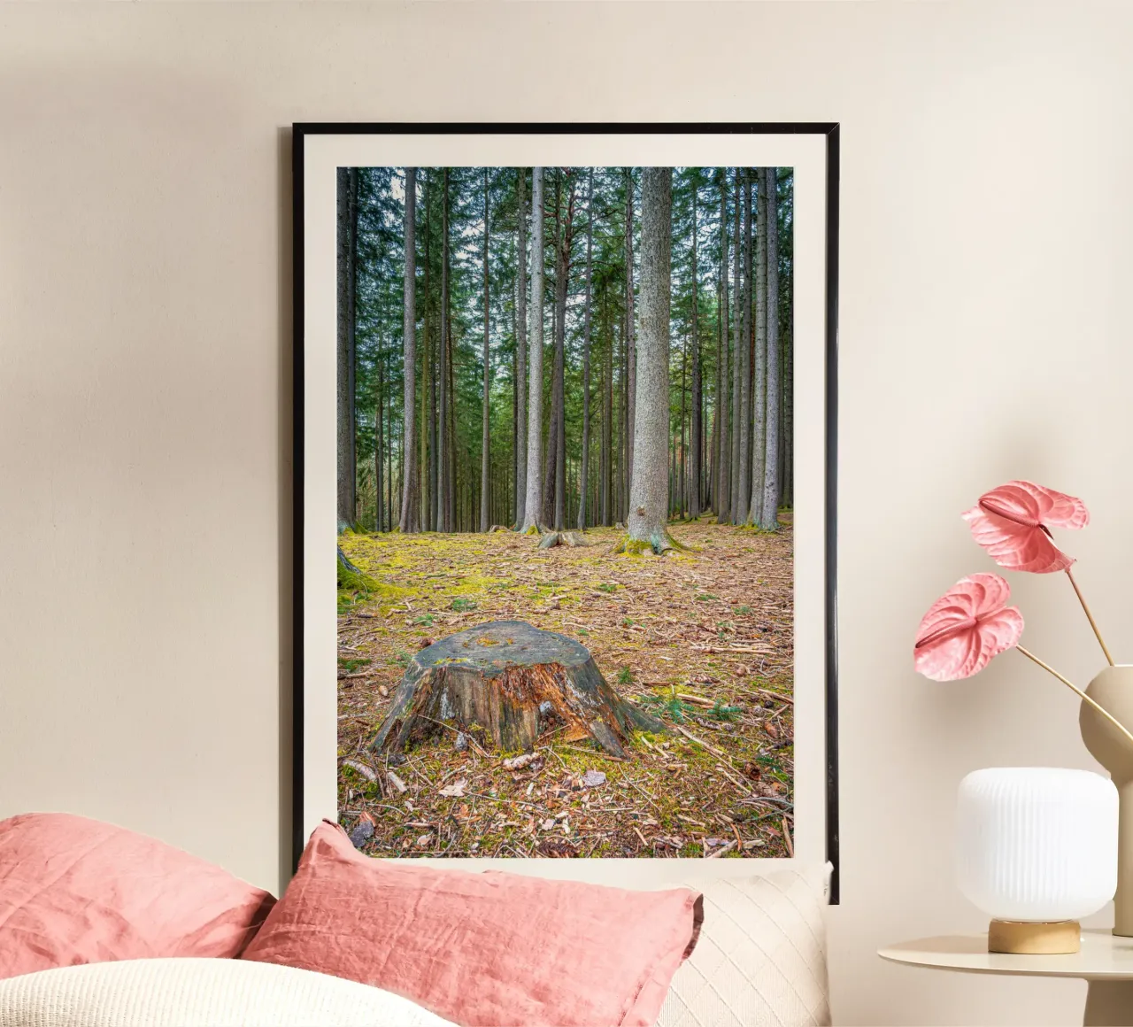 Ceppo di albero in una fitta foresta di conifere carta hahnemühle da Marcus Beckert | Fotografie