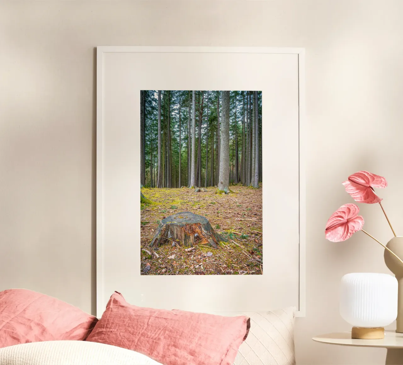 Ceppo di albero in una fitta foresta di conifere carta hahnemühle da Marcus Beckert | Fotografie