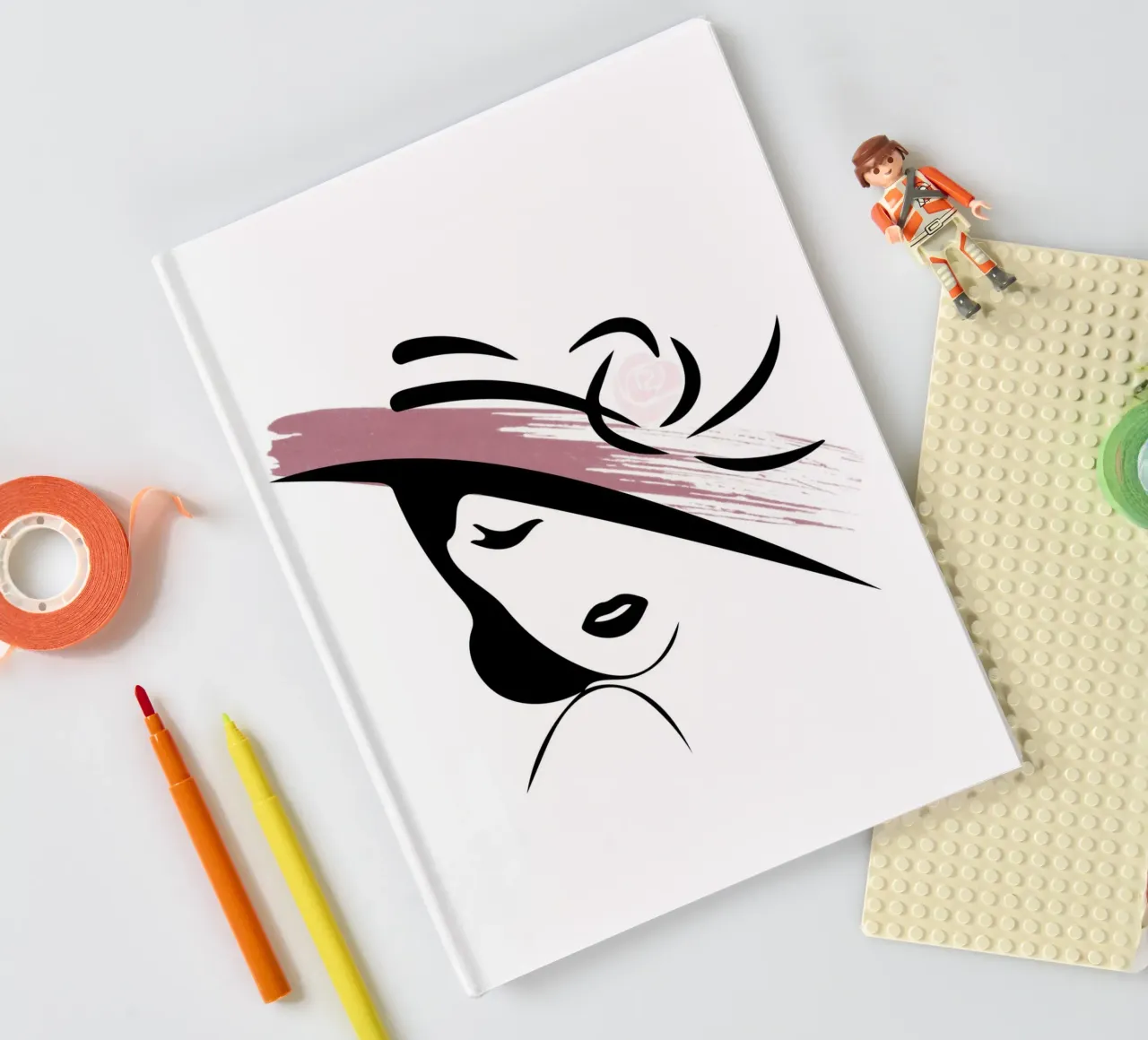 donna con cappello diario da ArtDesign by KBK