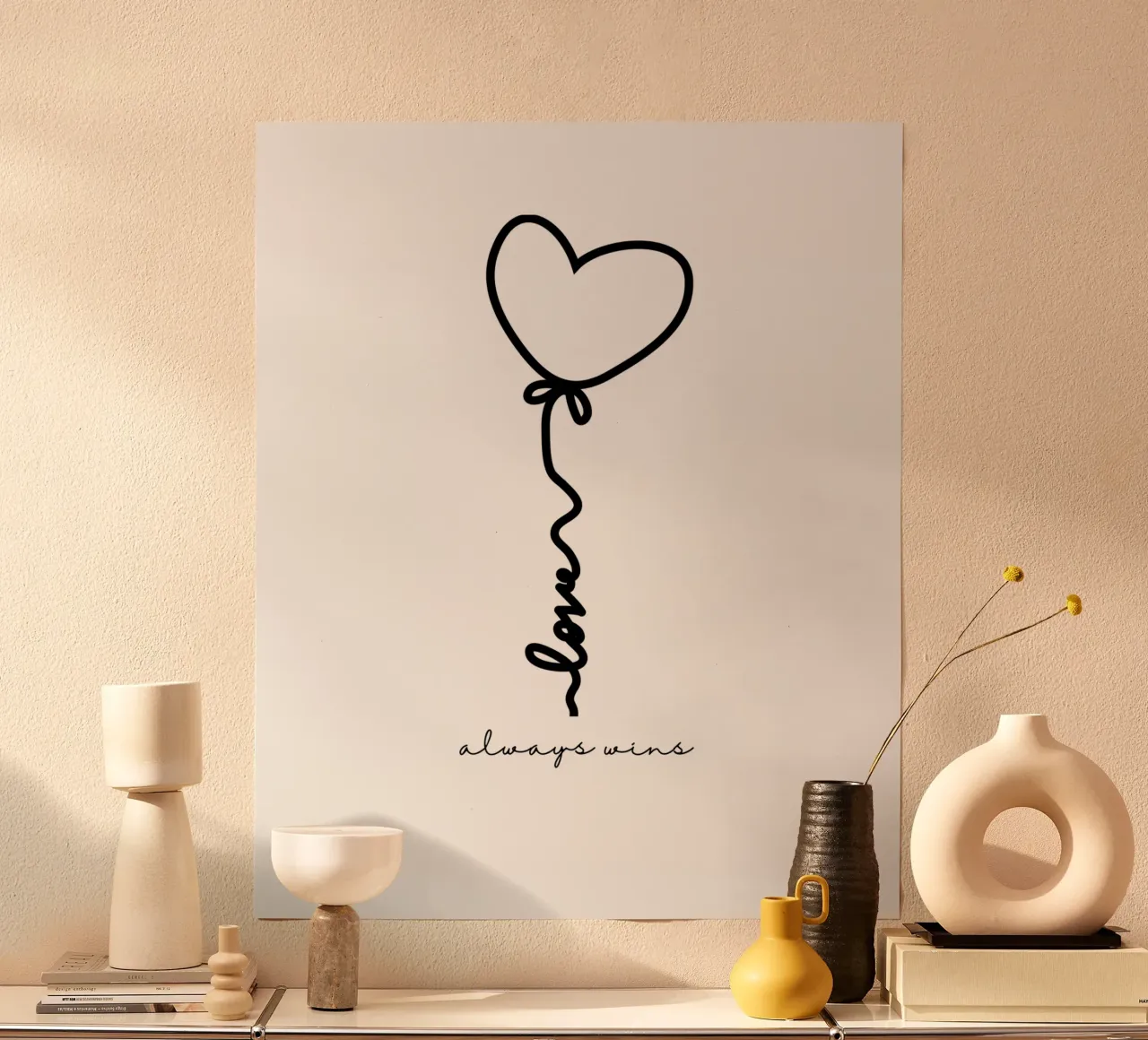 L'amore vince sempre Lettering con palloncino a cuore poster con telaio in plastica da ArtDesign by KBK