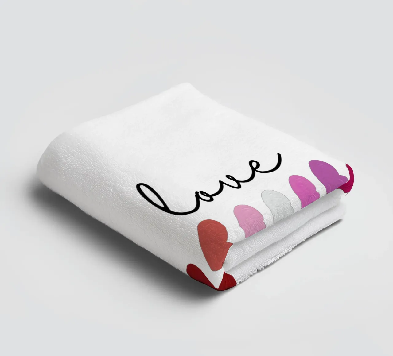 Scritte d'amore con cuori colorati asciugamano da bagno da ArtDesign by KBK