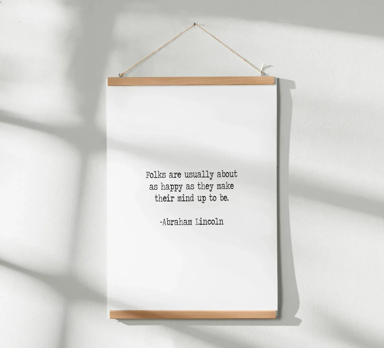 Le persone sono felici nella misura in cui decidono di esserlo -Lincoln poster con telaio in legno da Summer Soul Co. - Quotes