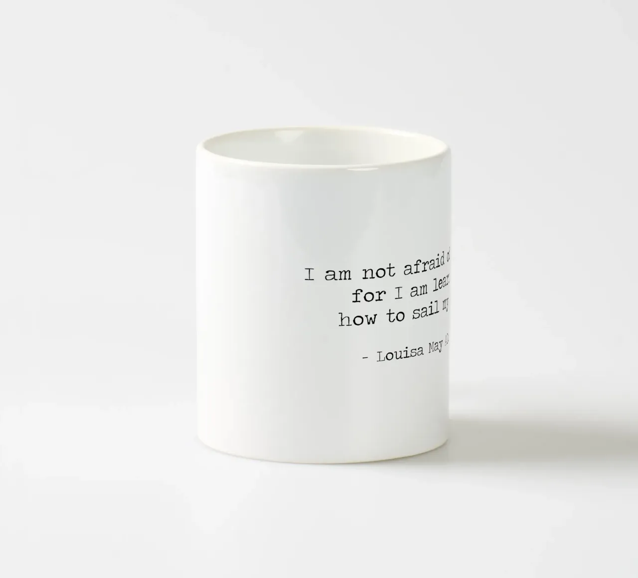 Non temere le tempeste, imparare a vendere la mia nave -L Alcott tazza in ceramica da Summer Soul Co. - Quotes