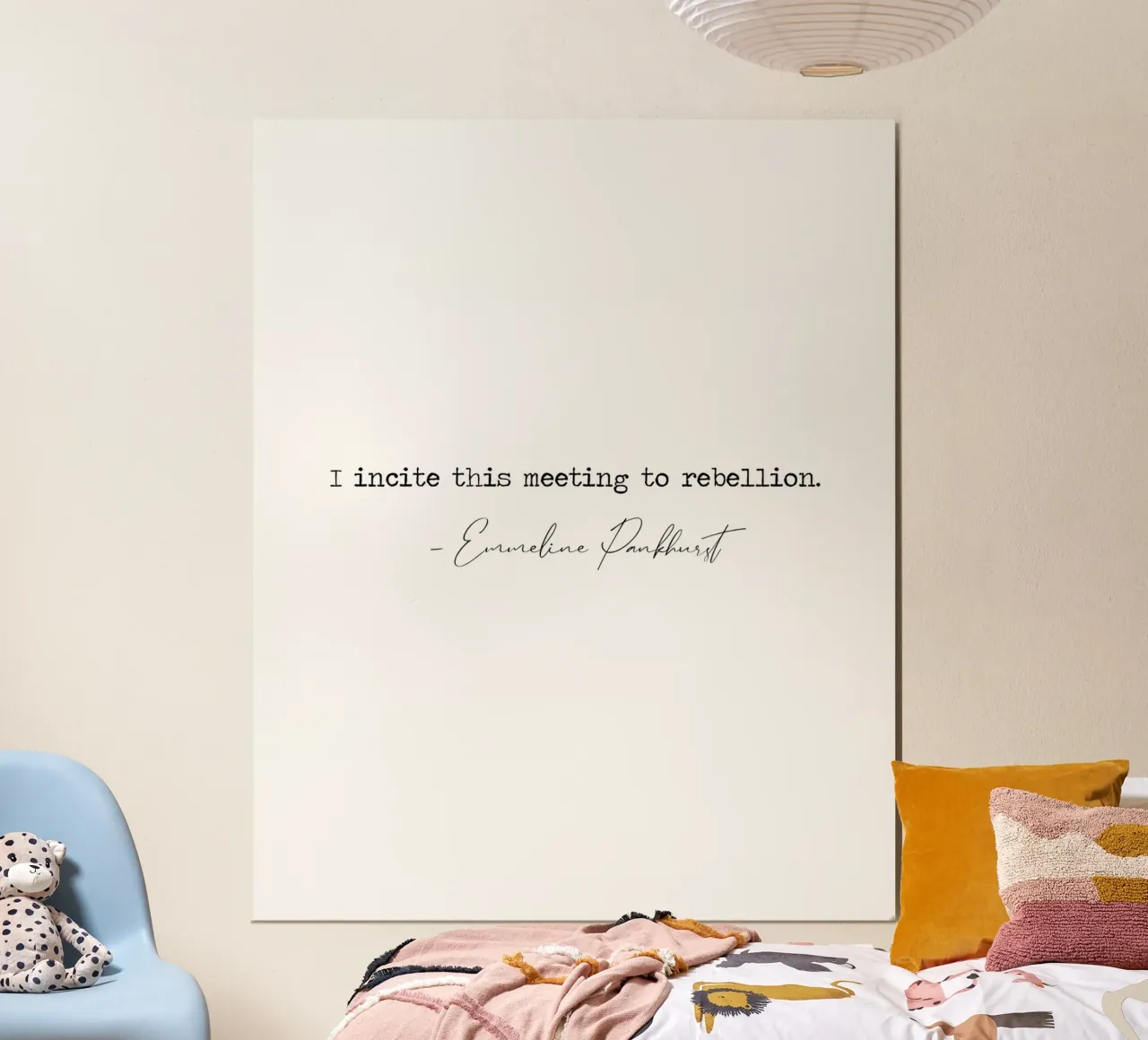 Incito questa riunione alla ribellione - Citazione di Emmeline Pankhurst poster con telaio in plastica da Summer Soul Co. - Quotes